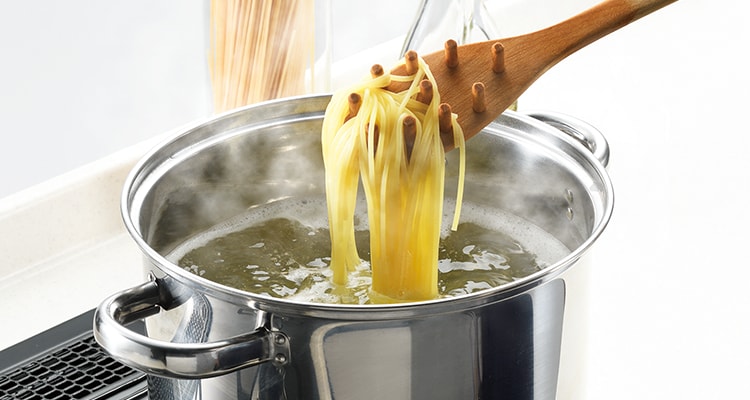 麺類のふきこぼれやゆで過ぎを防ぐ