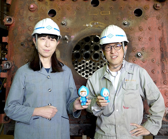 代表取締役社長・颯波郁子さん（写真左）と、常務取締役工場長・颯波隆友さん（写真右）