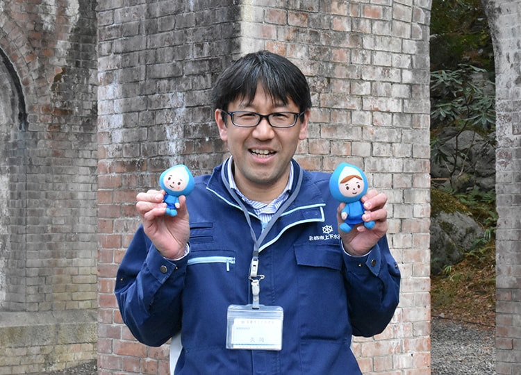 待ち合わせ場所の水路閣で、笑顔で迎えてくれた久岡さん
