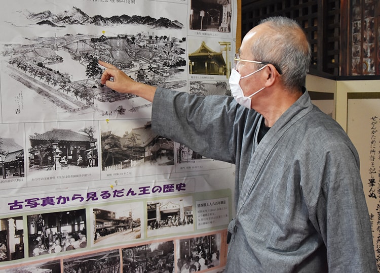 袋中上人について書かれた資料が本堂に展示されています