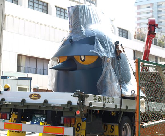 いよいよ頭部の取り付け。目がぱっちりで男前です。
