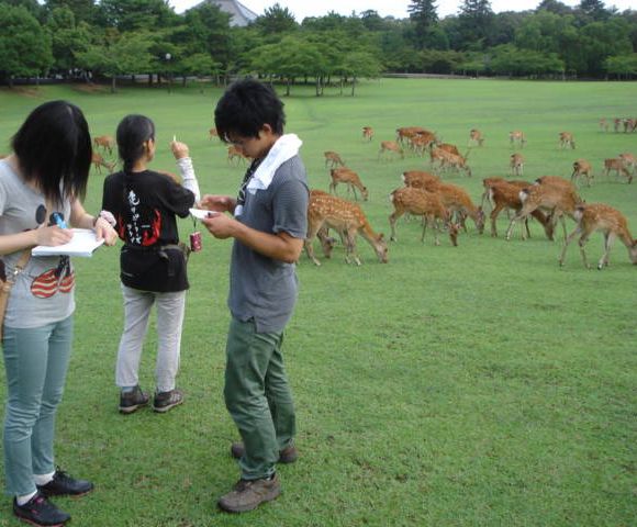 カウンターを持って数える人、メモに正の字を書いて数える人…と人それぞれ。