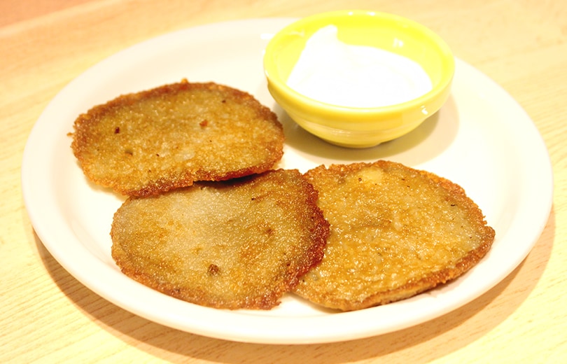 すりおろしたじゃがいもを薄く焼いたドラニキ