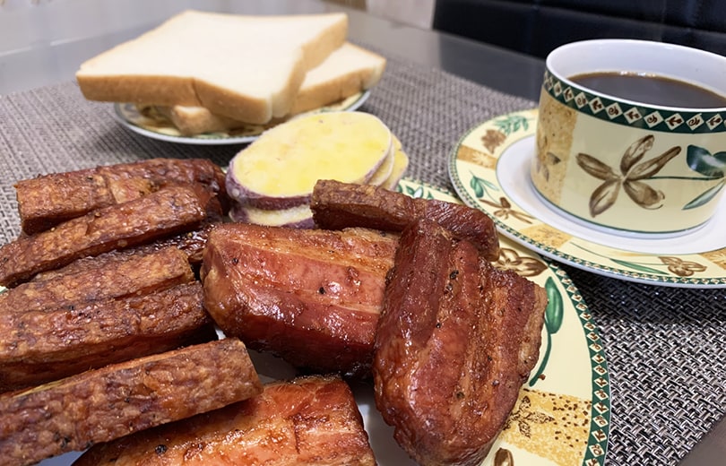 ペルーの週末は、豚のスペアリブを揚げ焼きにした「チチャロン」が朝食の定番！