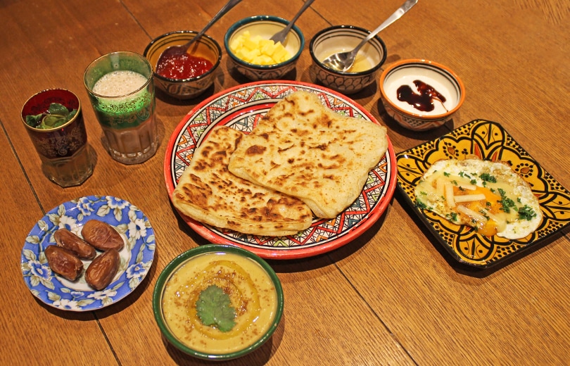 モロッコの朝は、四角いクレープとそら豆のスープからはじまります