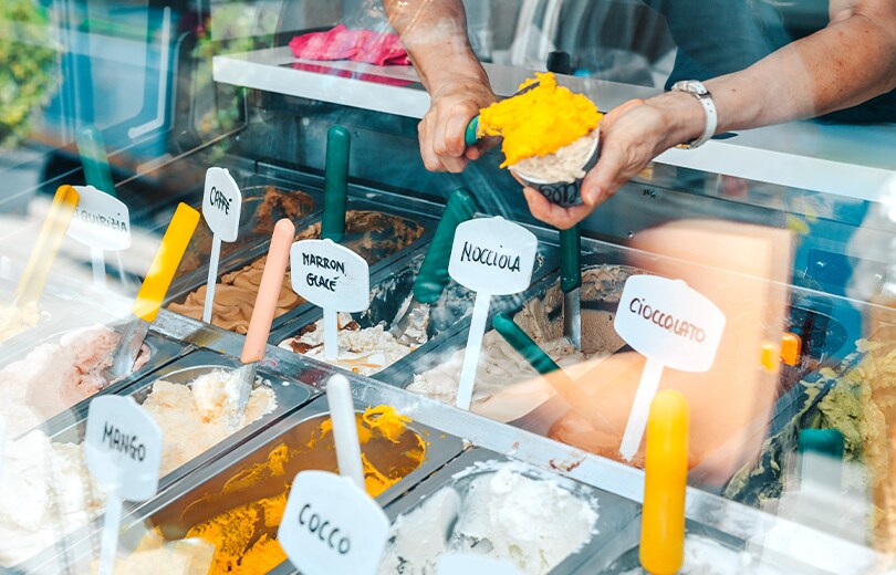 イタリアには、街のあちこちにジェラートのお店があるのだそう