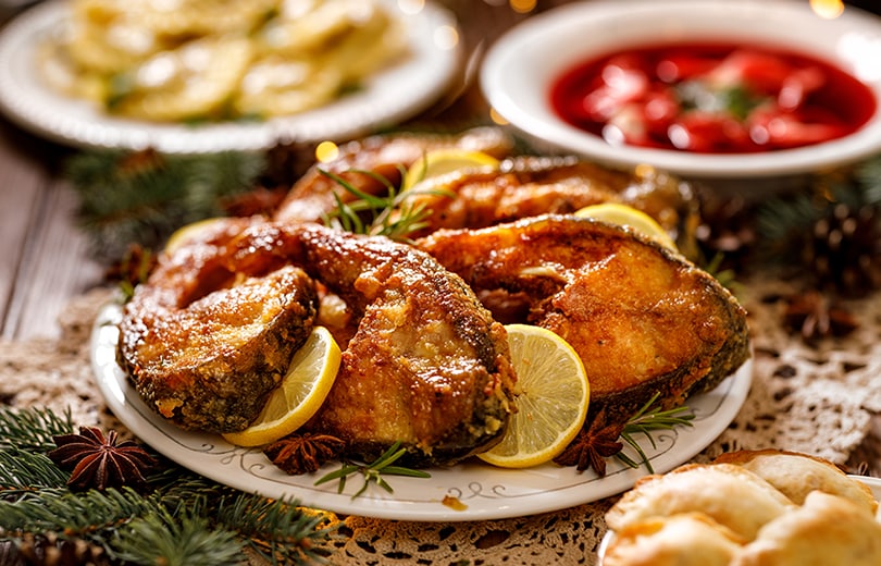 鯉のフライはクリスマスディナーの定番です!