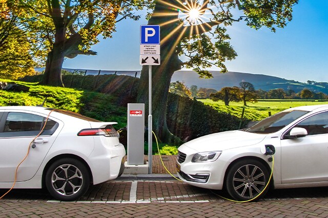 電気自動車のバッテリー代わりに。米大学の「廃プラで電気を貯める方法」