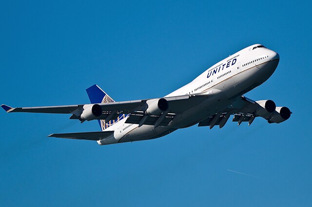 世界初、100％持続可能な燃料で飛ぶ旅客機