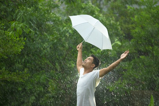 雨の日だって再エネは作れる。中国で進む「雨粒発電」