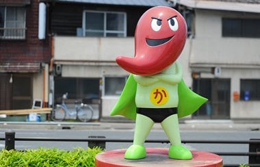 スイーツからおみくじまで！？何でも辛い“激辛商店街”に潜入！