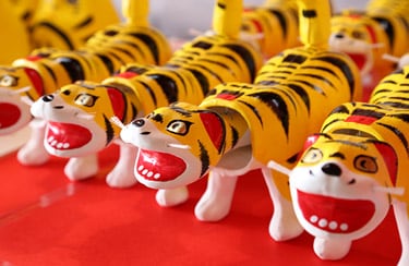 どこを見てもトラだらけ！テーマパークみたいなお寺に潜入！