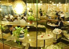 大阪駅前第1ビルに、異次元すぎる喫茶店を発見！