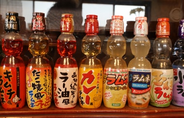 へんてこな味がいっぱい！？日本一のラムネ会社に潜入