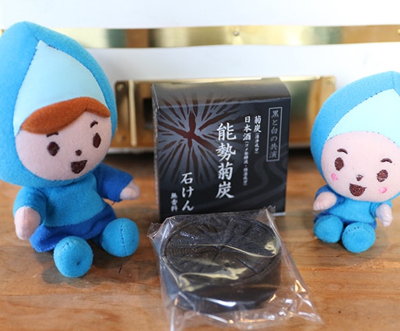 能勢菊炭を使った石けんも人気
