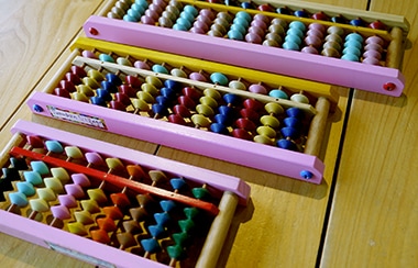 カラフルなそろばんがつくれるスポットを発見！