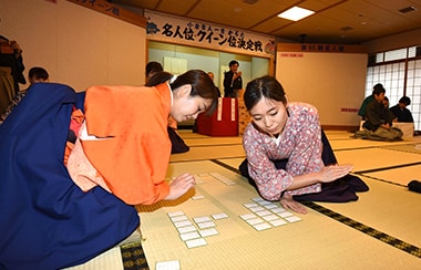 競技かるたブームは世界へ！かるたを広めた日本人女性とは？