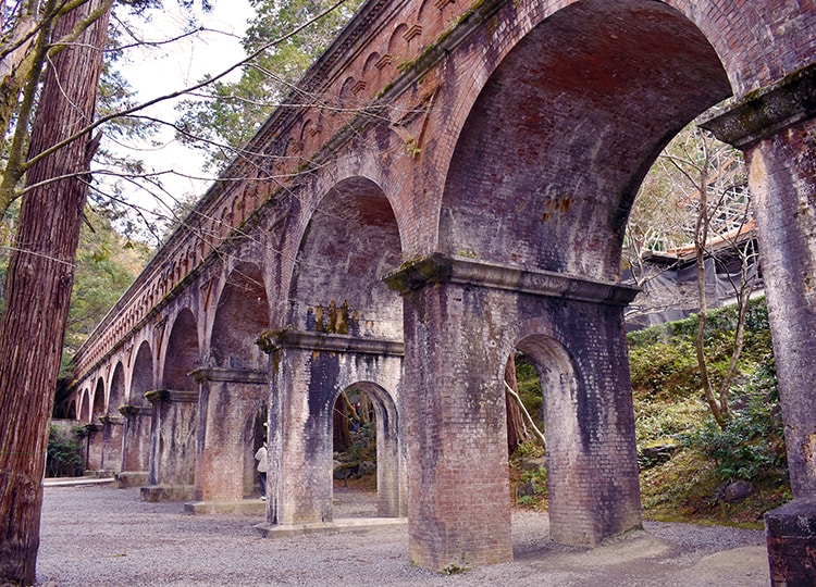 完成から135年以上が経過し、レンガの風合いからも歴史を感じられます