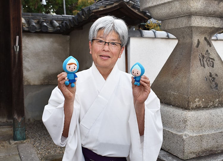 「夢つかみ御守り」について説明してくれた宮司の上本さん
