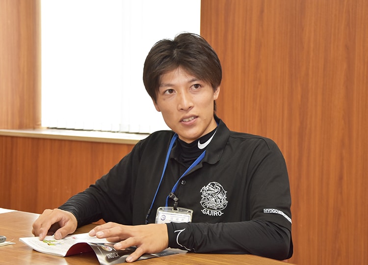 働き者のガジロウについて説明している髙橋さん